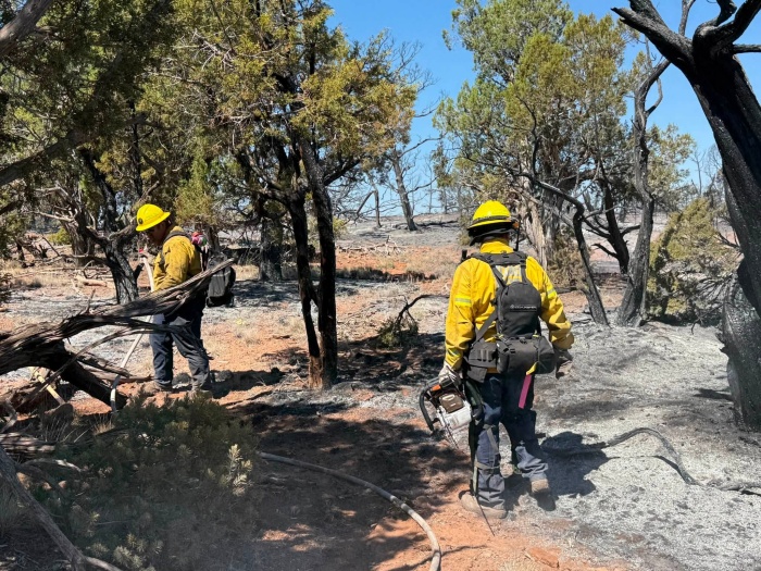 美國猶他州東南部莫阿布市(Moab Moab)消防隊救火。(翻攝自FB@Moab Valley Fire Department)